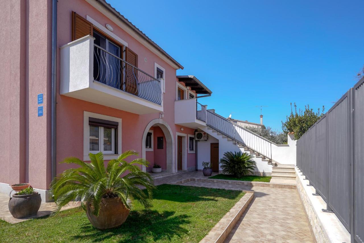 Apartments Palm View Rovigno Esterno foto