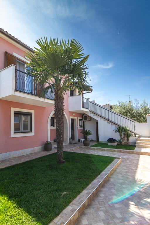 Apartments Palm View Rovigno Esterno foto