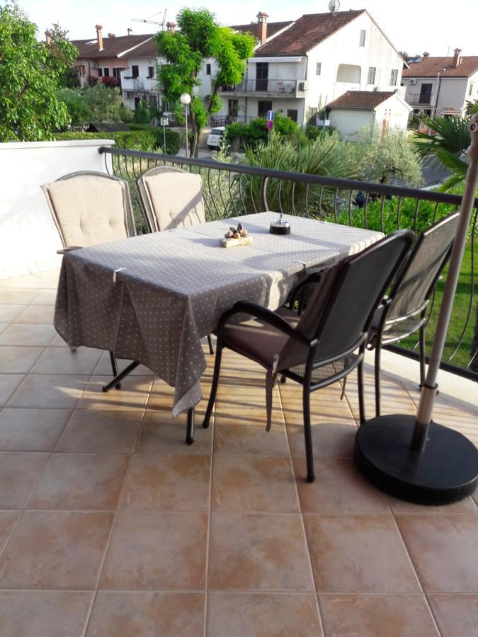 Apartments Palm View Rovigno Esterno foto